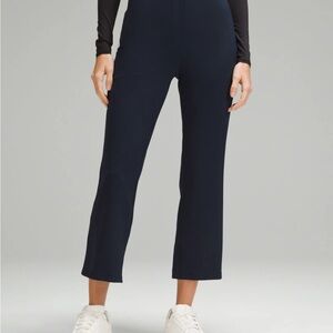 Smooth Fit Pull-On High-Rise Cropped Pant in True Navy Size 6
